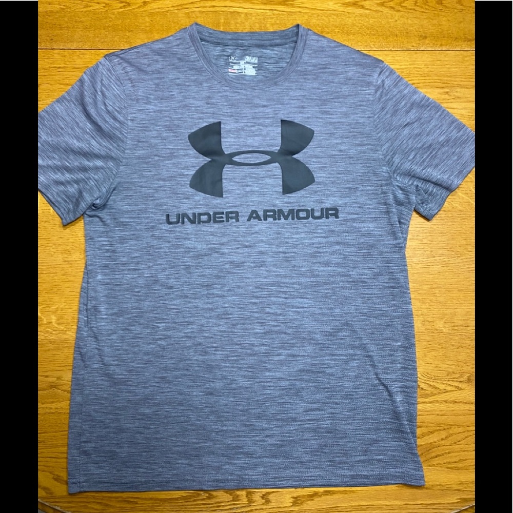 Under armor heat gear loose fit M